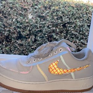 Size 10 got a lot of offers first come first serve